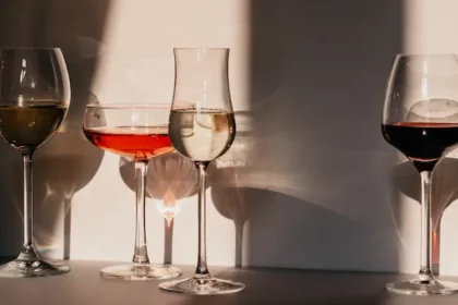 different types of alcohol in glasses