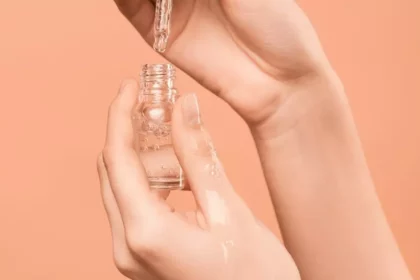 hands holding an oil bottle