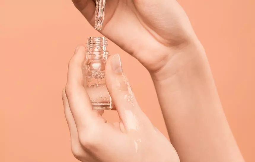 hands holding an oil bottle