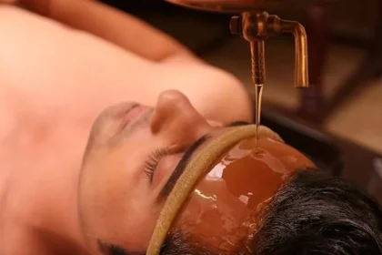 Oil-is-falling-on-a-man-forehead-Shirodhara-therapy