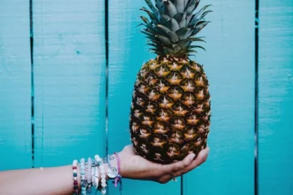 pineapple in hand